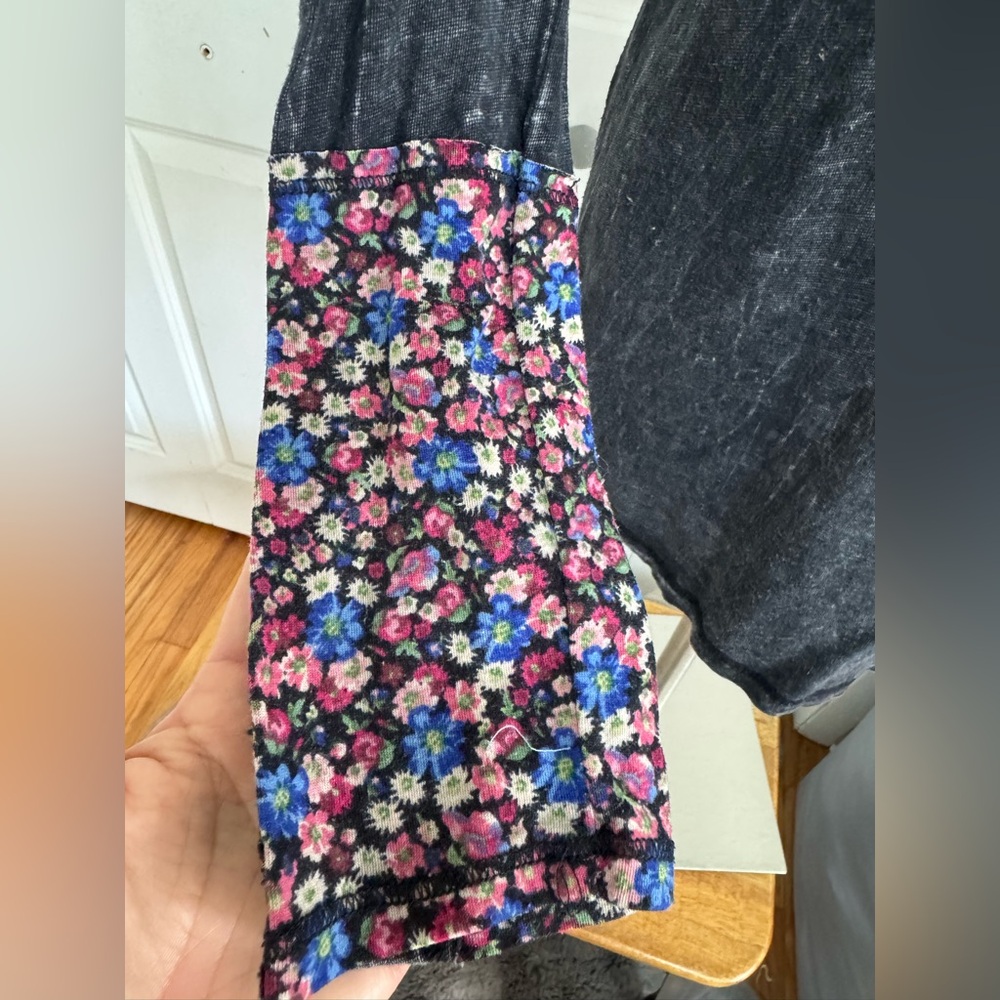 Able Black T with Pink/purple floral Sleeve -Tshirt S - Picture 3 of 5